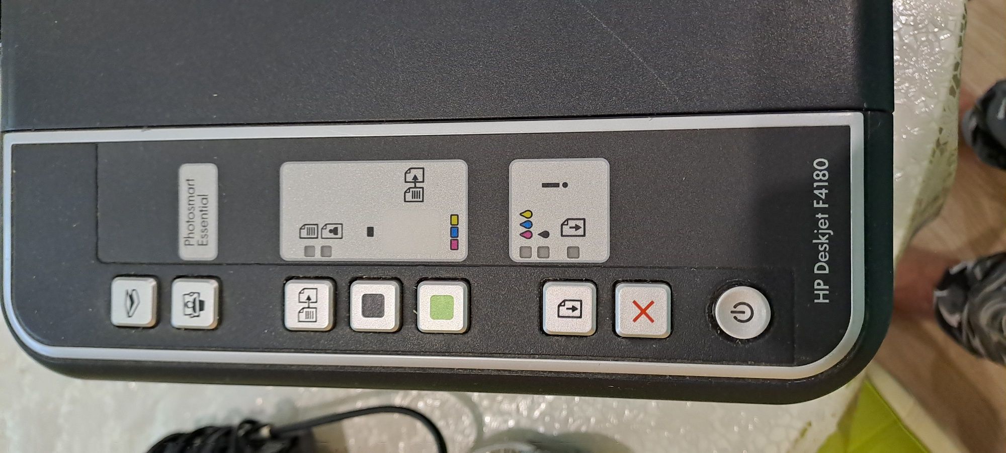 Многофункциональное печатное устройство HP Deskjet F4180