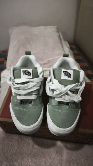 Tênis  VANS   KNu Skool
