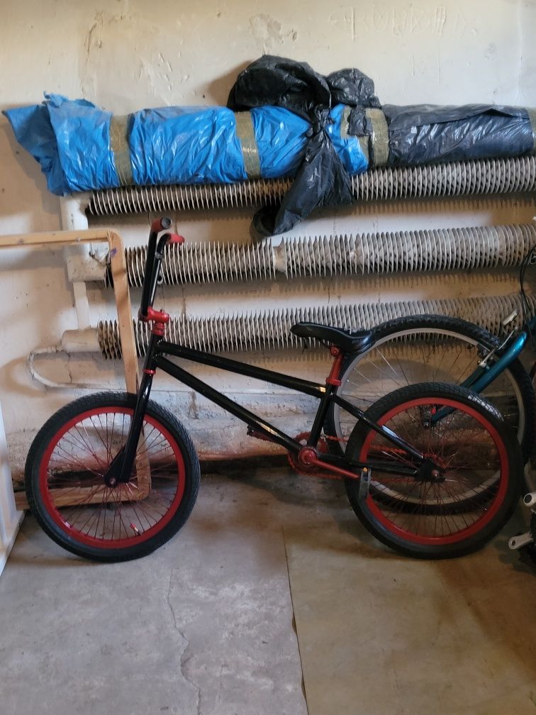 Bmx z dwoma pegami