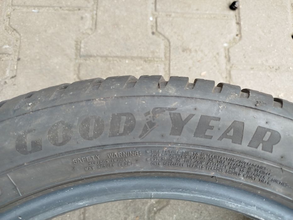 Opony całoroczne Goodyear 225/50R17