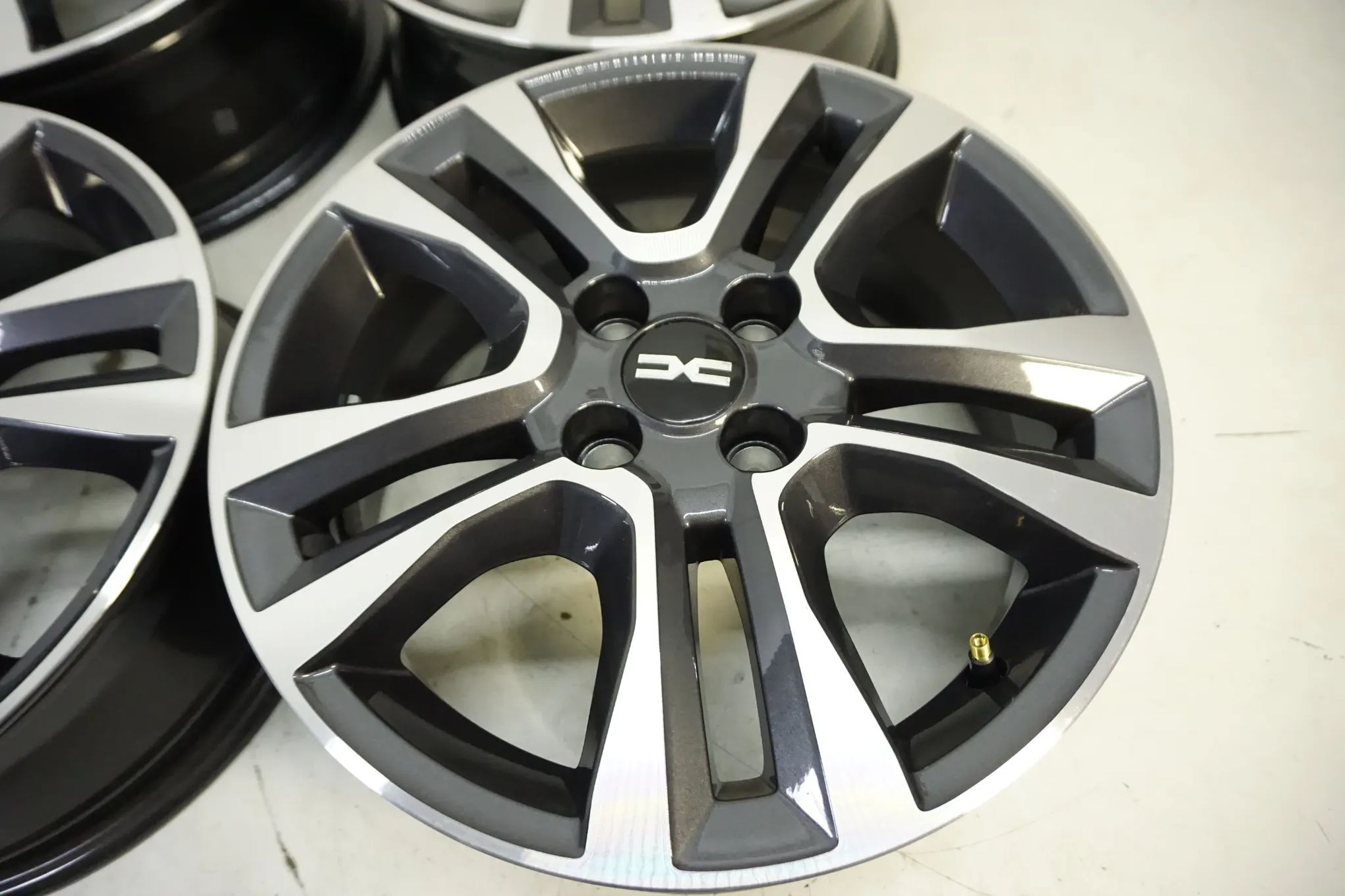 Felgi Aluminiowe 16 Renault Captur Zoe Clio Dacia Logan Dokker Sandero Jogger Stepway Lodgy ET37 ORYGINAŁ