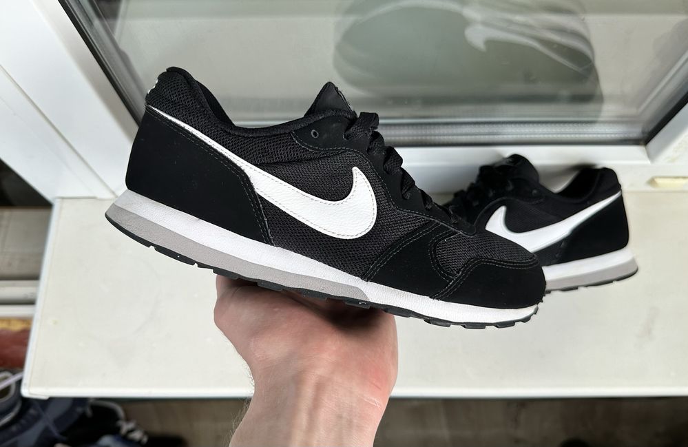 Оригінальні кросівки Nike MD Runner air max 38,5 розмір 24,5 см