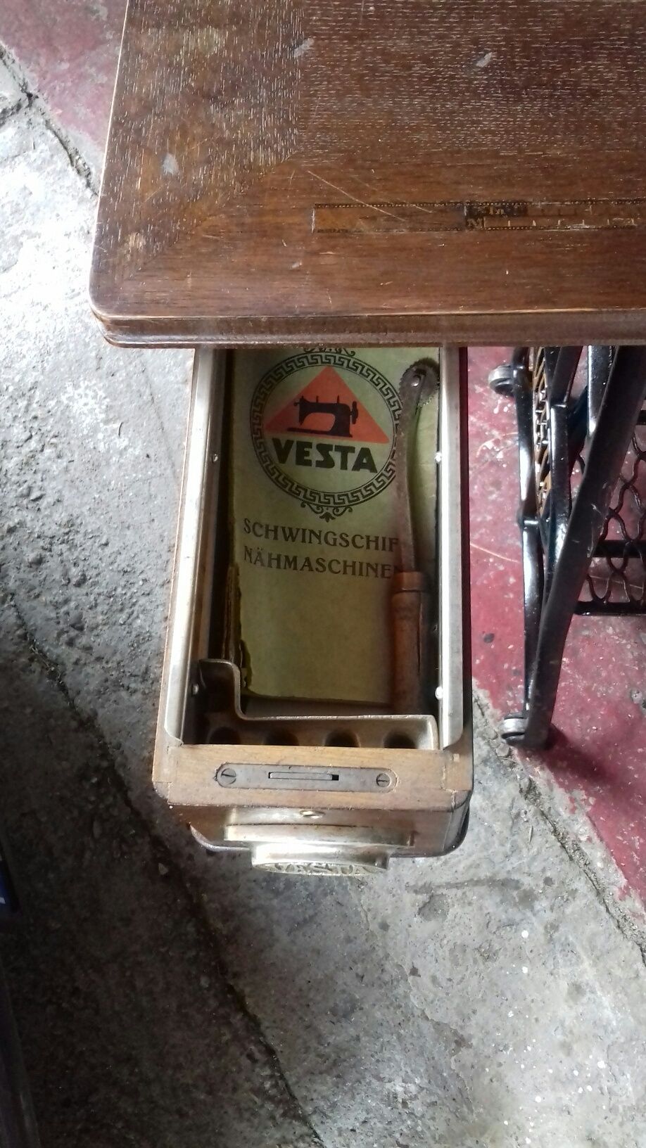 Maszyna do szycia Vesta antyk