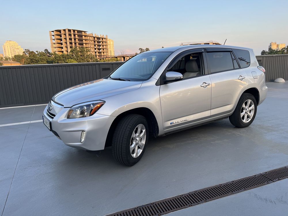 TOYOTA RAV4 EV електро