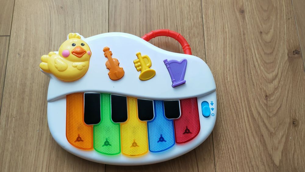 Interaktywne grające pianino podświetlane klawisze