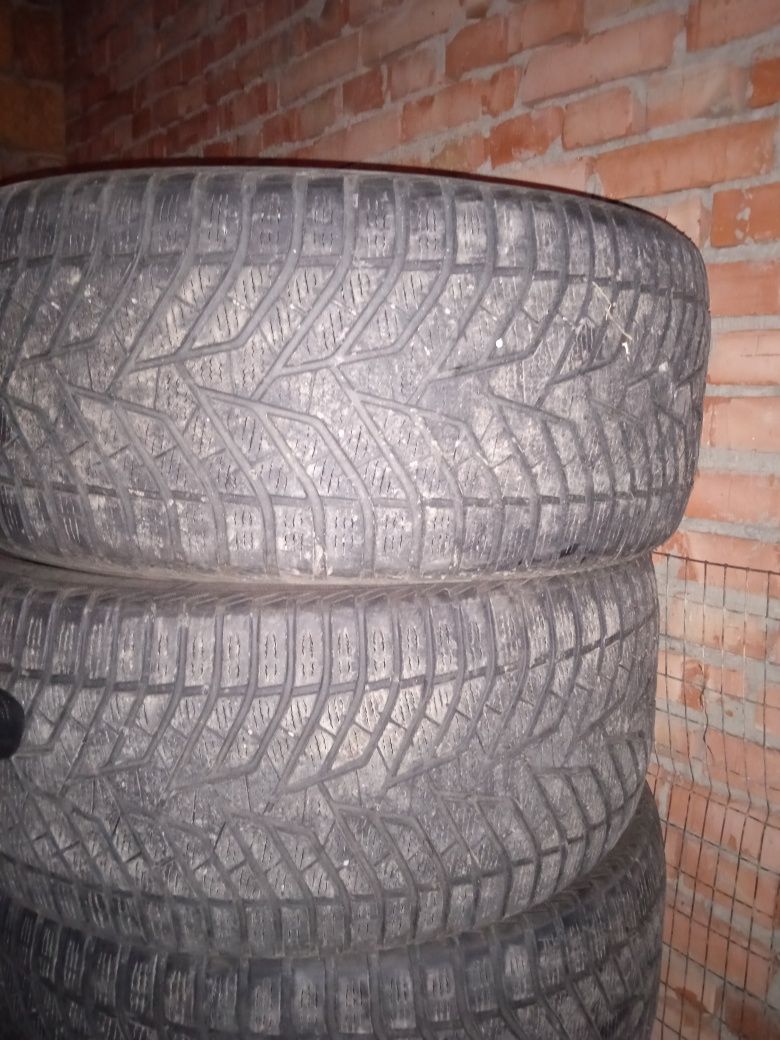Продам зимню гуму йокохама розмір 295/40R21