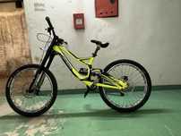 Rower zjazdomy dh specjalized demo 8
