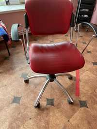 Продам перукарське крісло з регулюванням