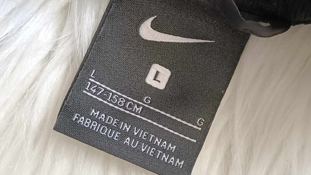 Lekka kurtka sportowa Nike rozm 147-158
