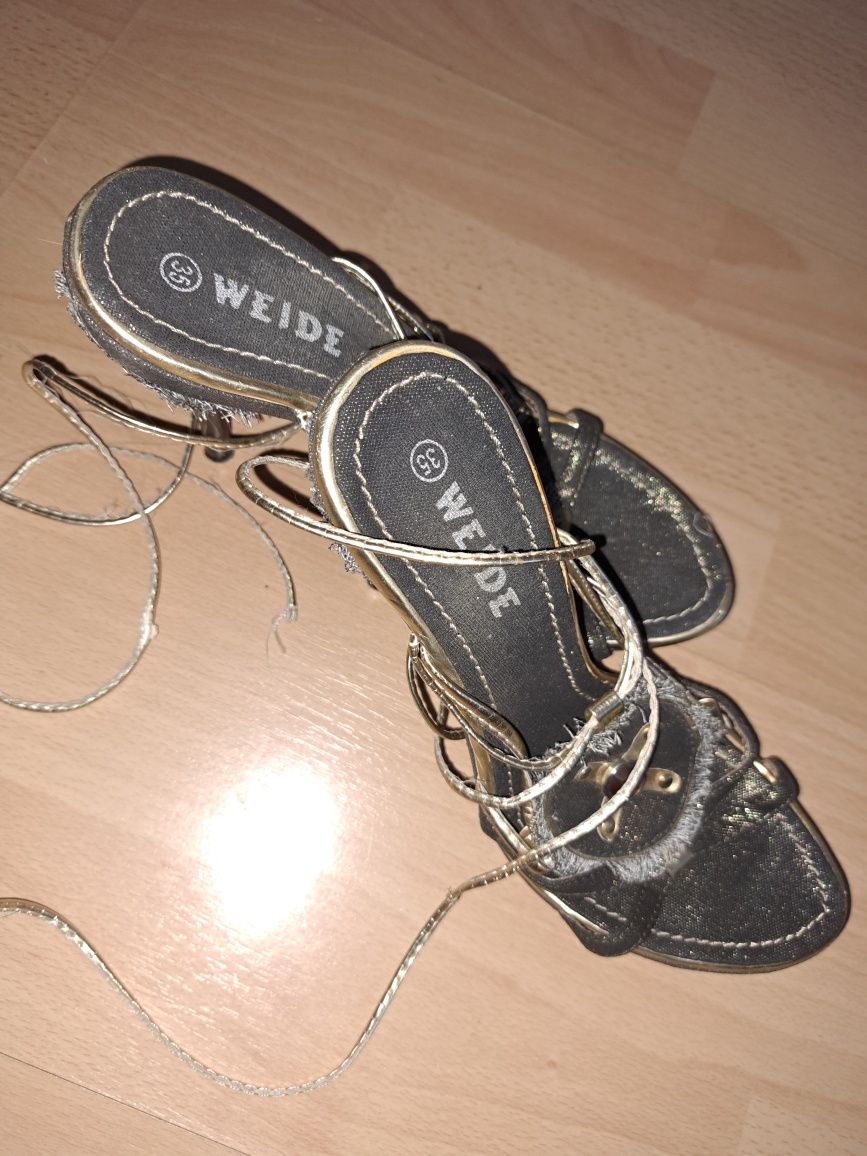 Buty na koreczku