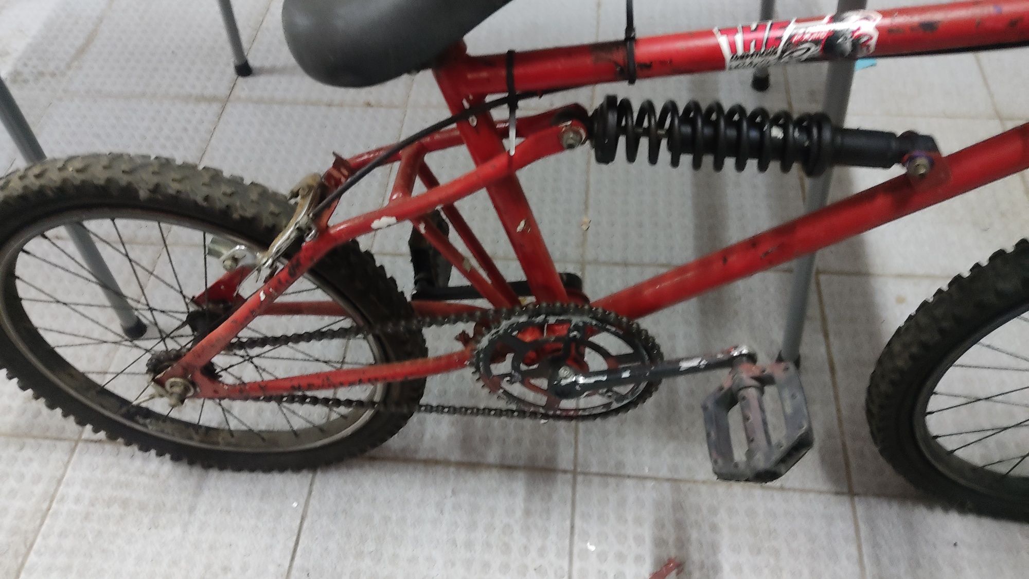 Bicicleta dê criança com amortecedor