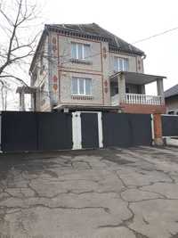 Продам 3х поверховий будинок 283м2