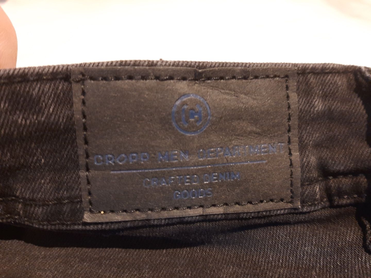 Pilnie sprzedam: Nowe!! czarne spodnie jeansy męskie Cropp 32 32