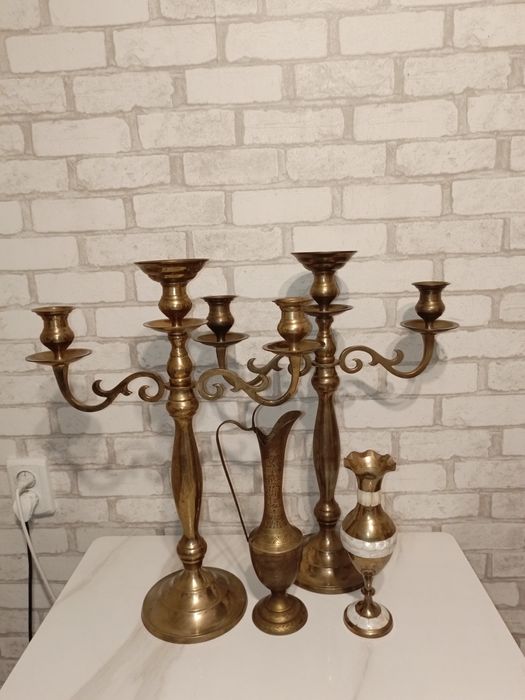 Продам два латунных канделябра, латунный кувшин, вазу