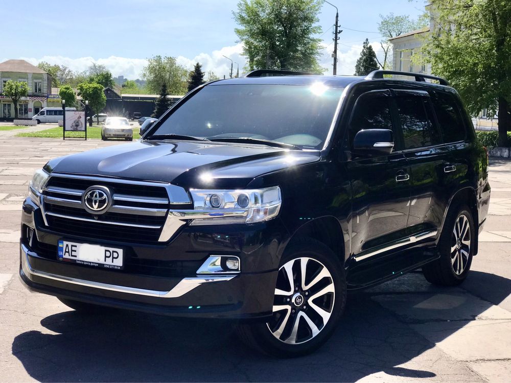 Продам Toyota Land Cruiser 200 2015 года 4.5 Дизель