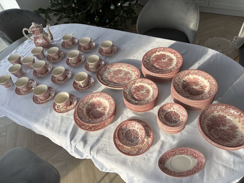 Serwis obiadowy i serwis kawowy na 12 osób. Irestone England