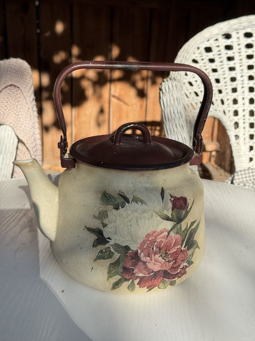 Продам чайник емальований