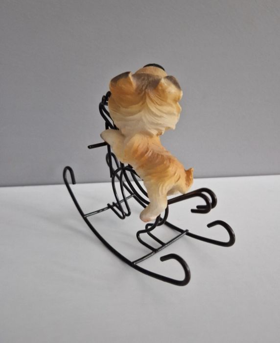 Figurka ozdobna pies na bujanym koniku