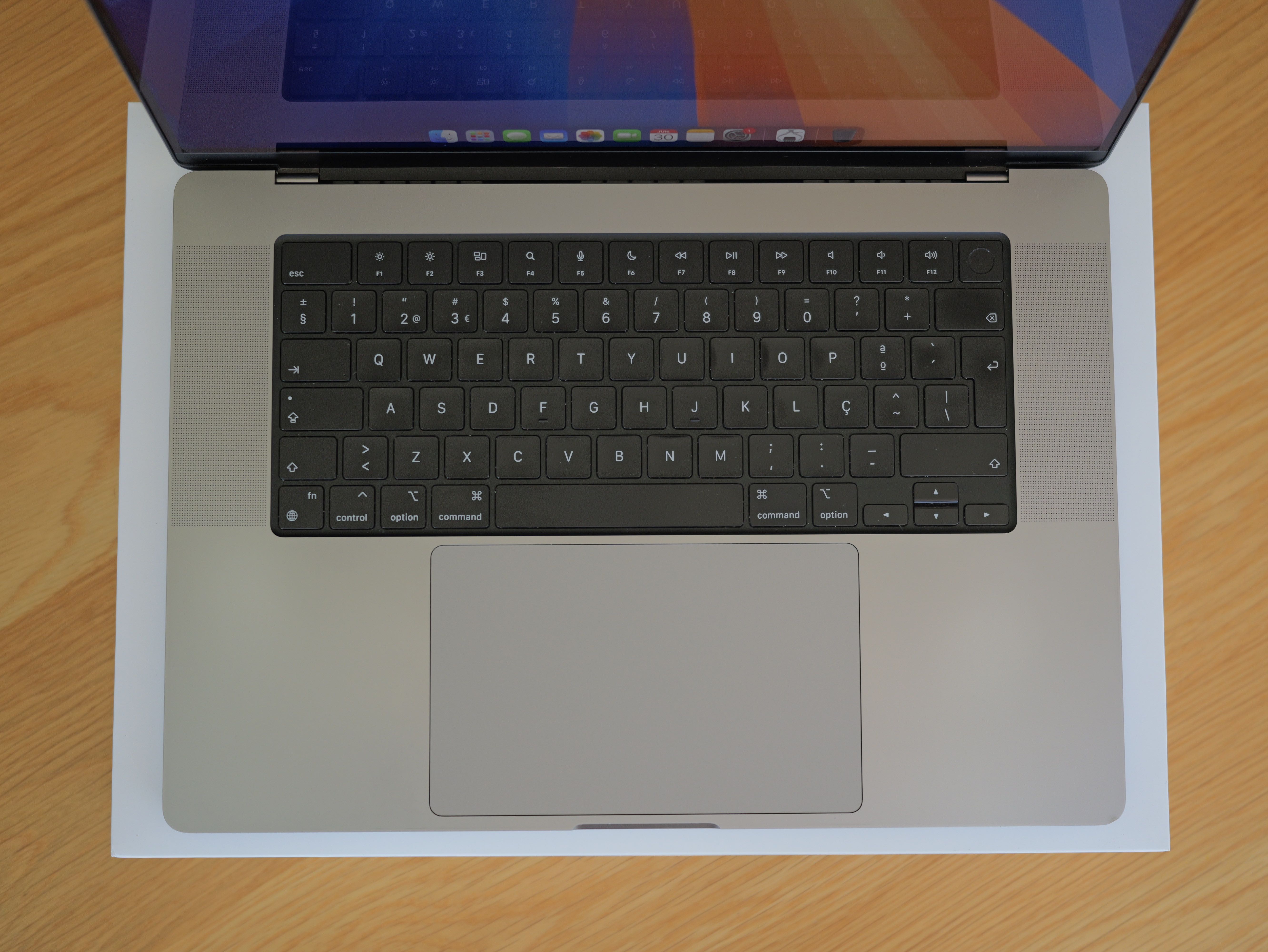MacBook Pro 16" (M1 Pro - 1TB) | COMO NOVO