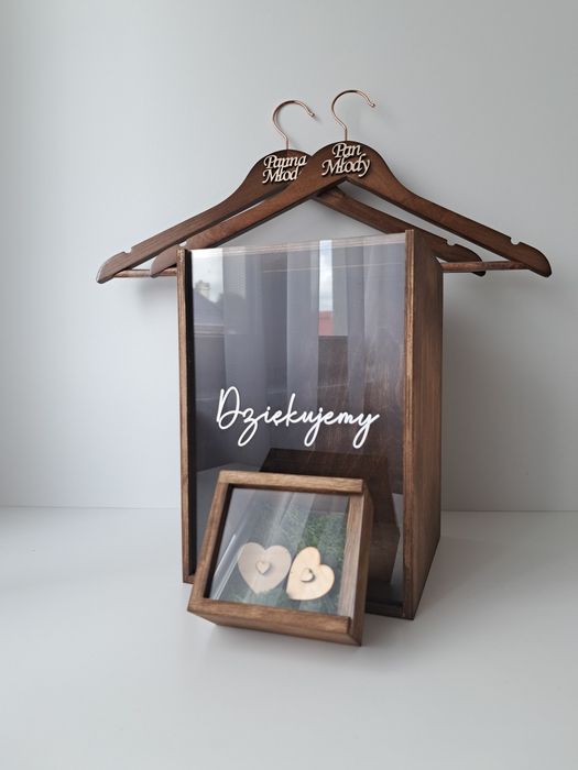 Rustykalne drewniane pudełko na koperty obrączki wieszaki ślubne pleks