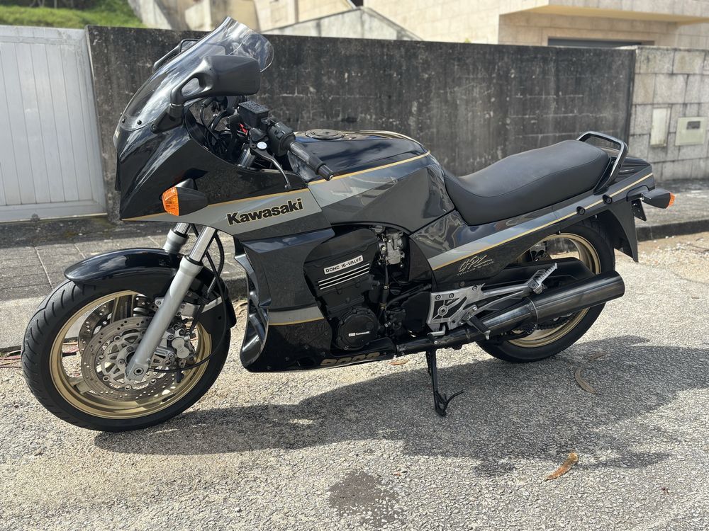 Kawasaki GPZ 900 Top Gun