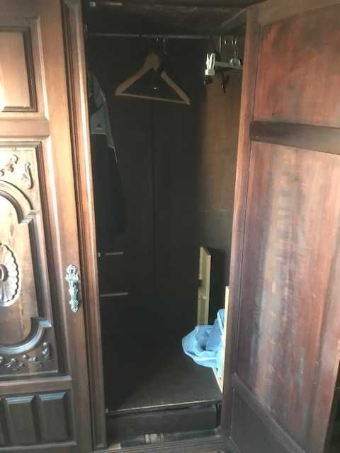 Roupeiro antigo.