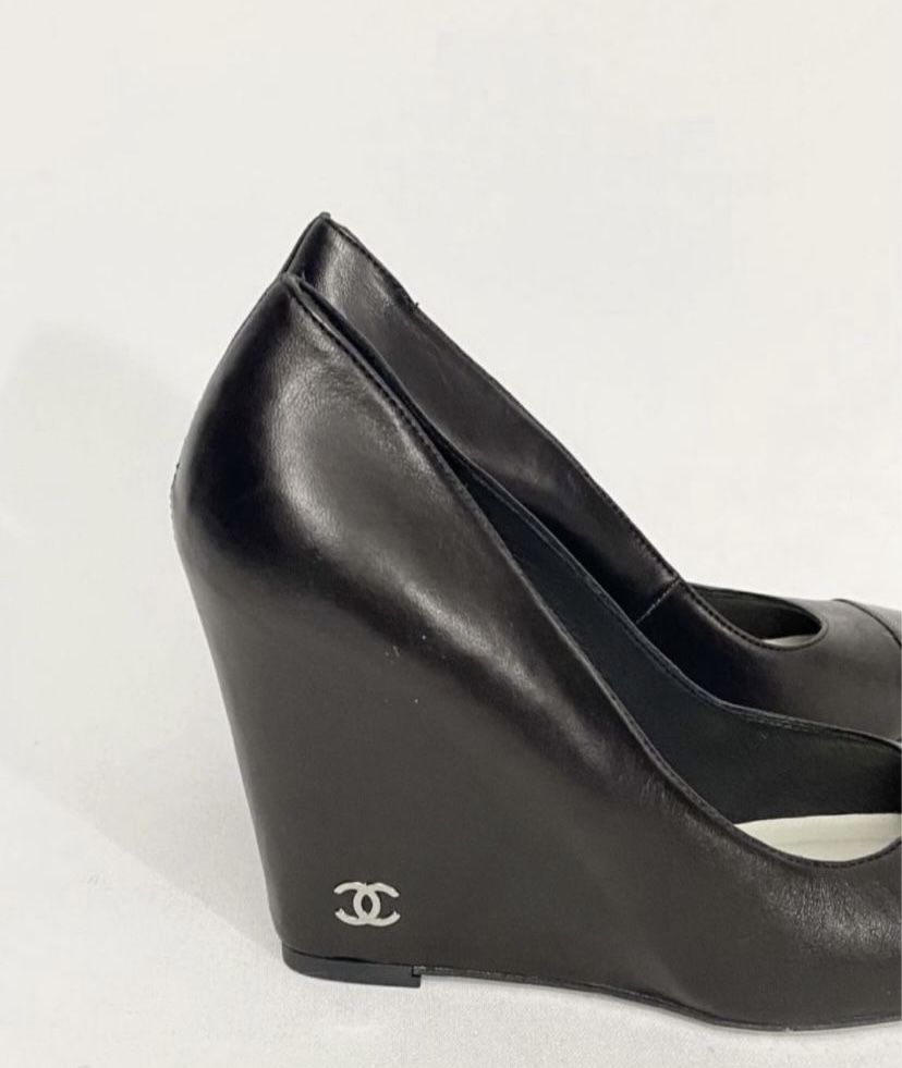 Практично нові туфлі на танкетці Chanel. Люкс бренд. Оригінал.