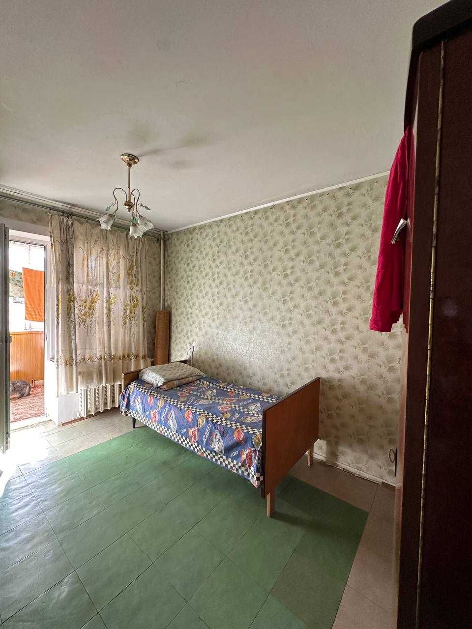 Продам 3-х кімнатну квартиру по пров. Добровольців.б.6