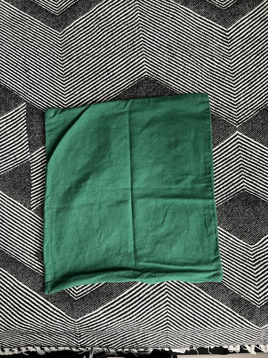 Zielona świąteczna poszewka na poduszkę z reniferem Sinsay home