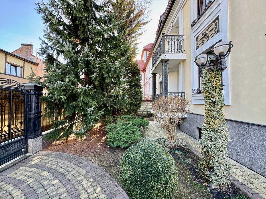 Продам просторий будинок по вул.Сельських (Алтайські озера)