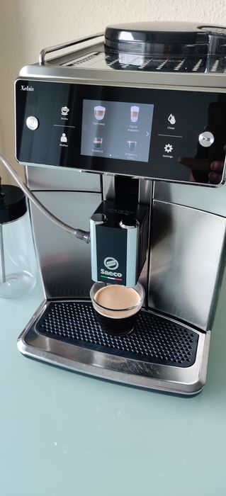 Saeco Xelsis SM7683 с молочником