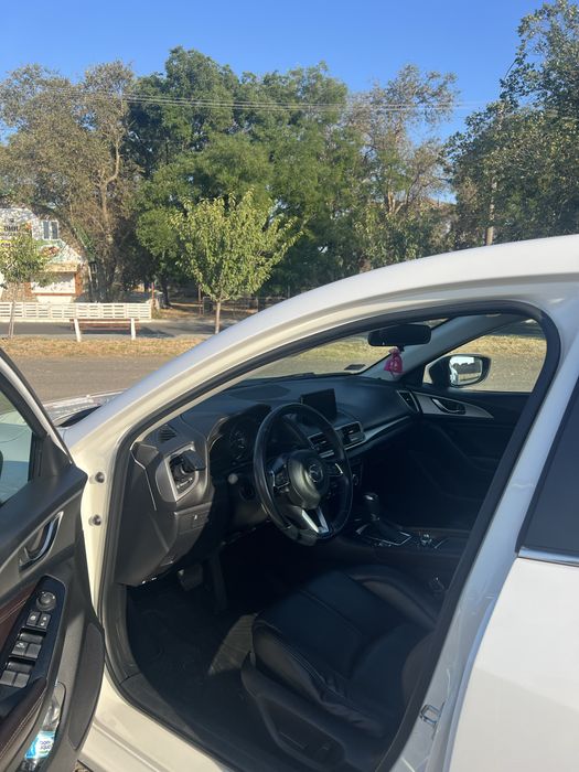 MAZDA 3 2017 хэтчбэк