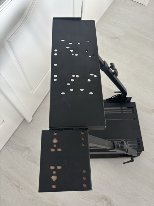 Stojak do kierownicy i pedalow Logitech G29 GT Apex w stanie bdb