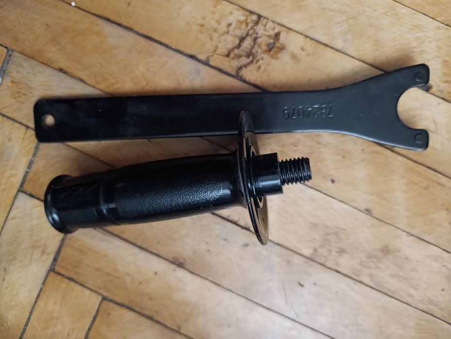 Угловая шлифмашина Makita GA9010C