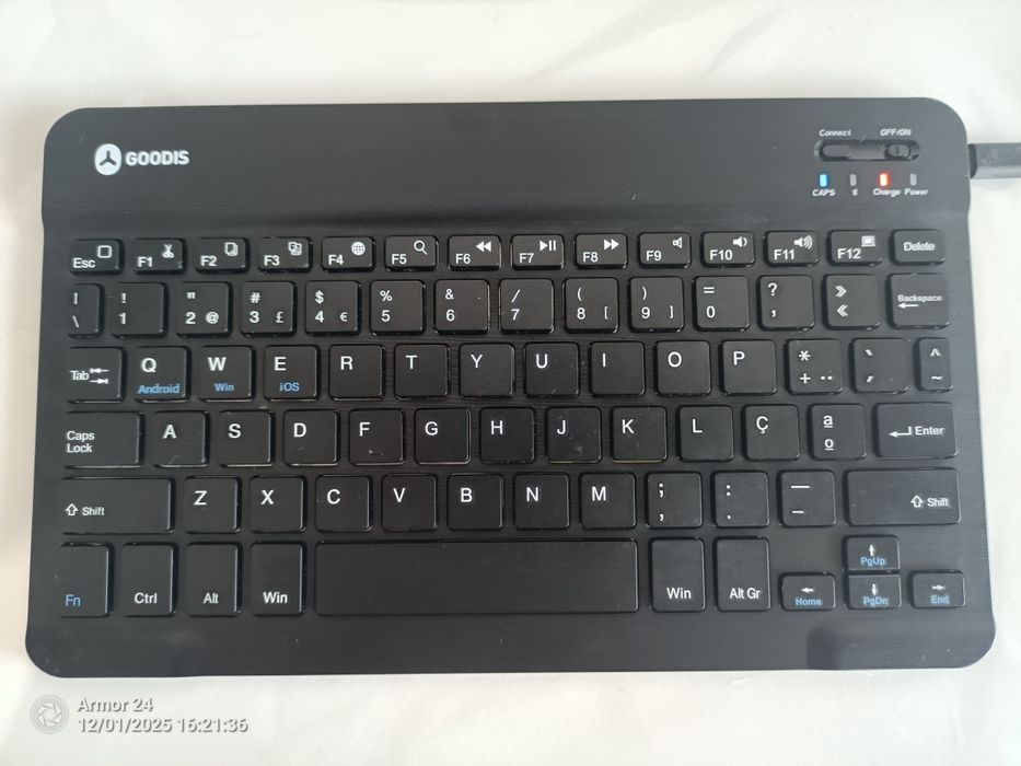 Capa com teclado para tablet GOODIS