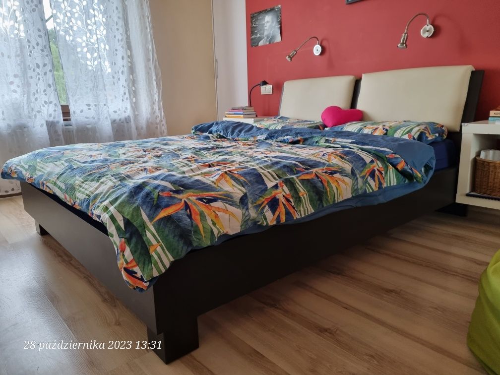 Sypialnia - podwójne łóżko i komoda