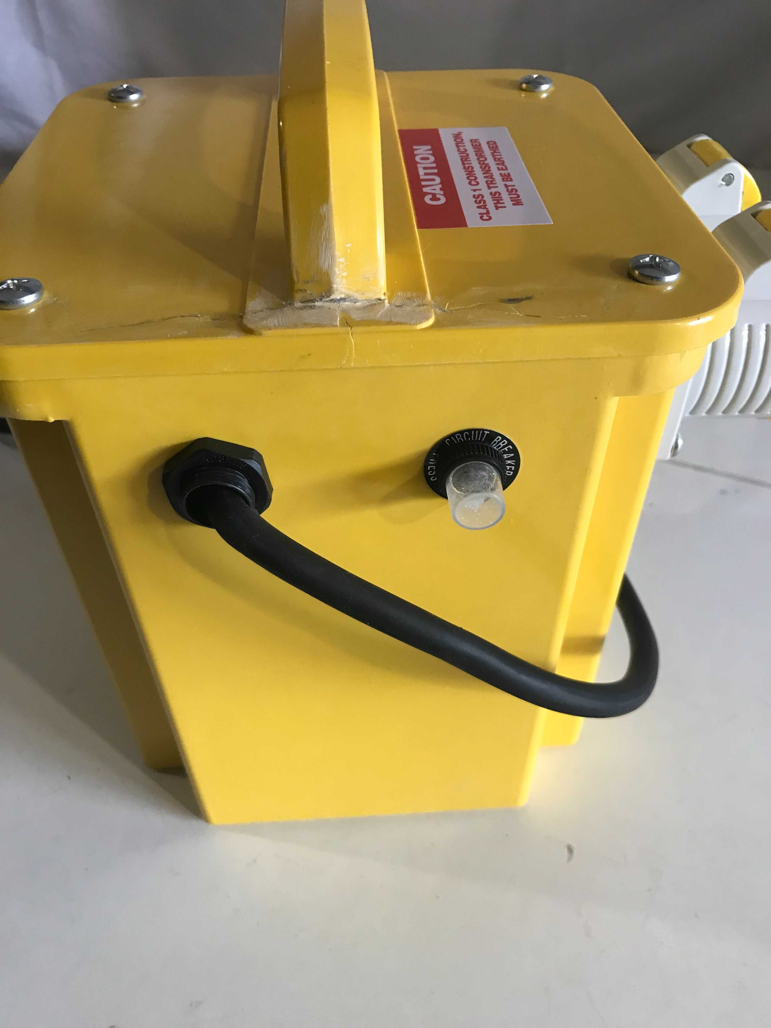 Трансформатор для електроінструментів Defender 3.0KVA, 2 розетки 16A
