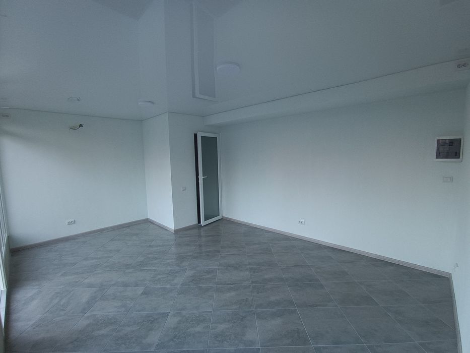 Коммерческое помещение в новом доме, 1 этаж, фасад на ул. Долгая.