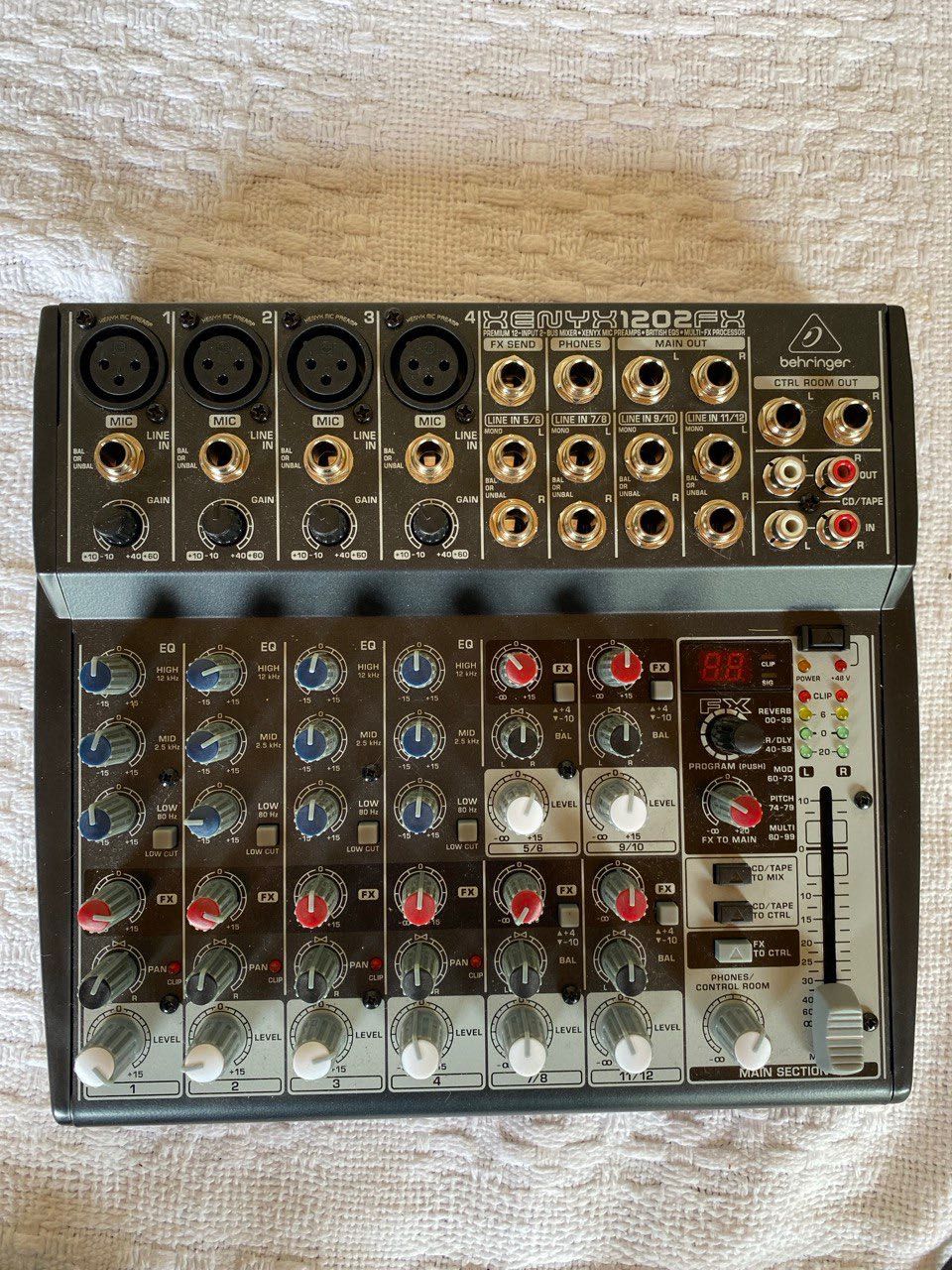 Мікшер Behringer Xenyx 1202FX