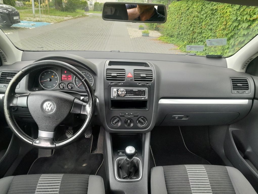 Vw golf V 1.6 mpi. Pilnie