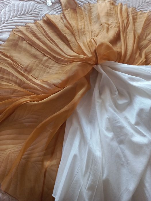 Сукня золотистого кольору р.S HUGO BOSS