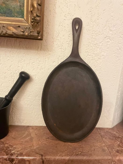 Продам чугунну сковороду