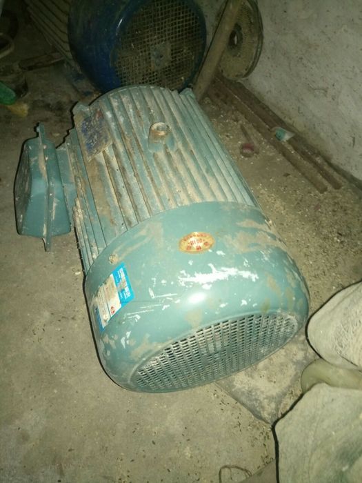 Електродвигун ..