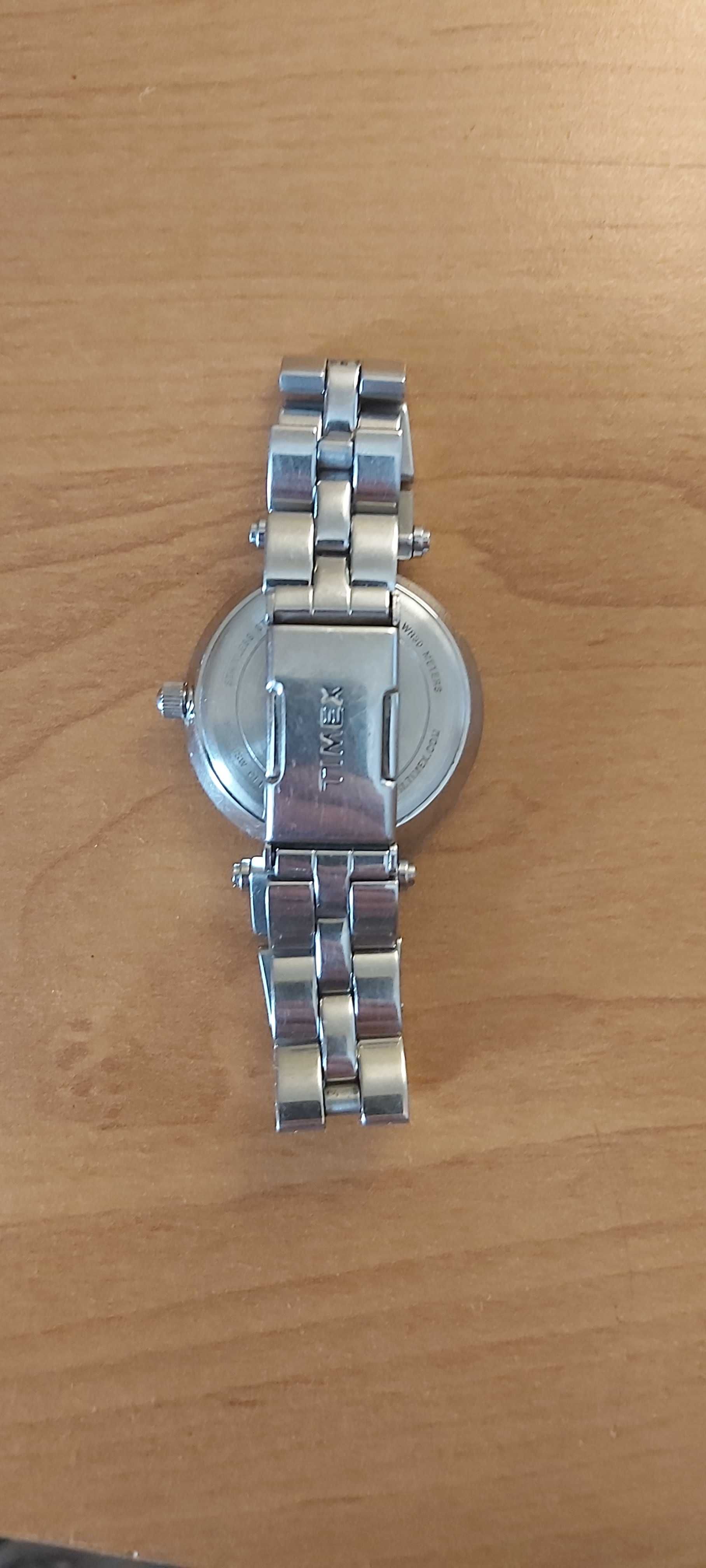 Zegarek damski Timex.