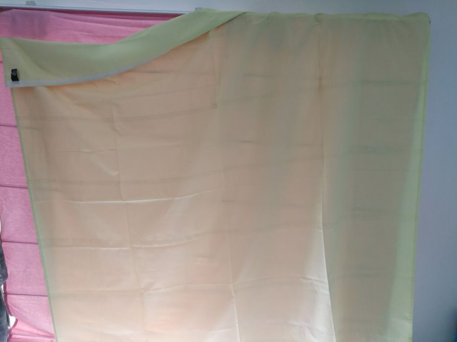 Vendo veneziana rosa ou verde para janela de quarto - 1,60m