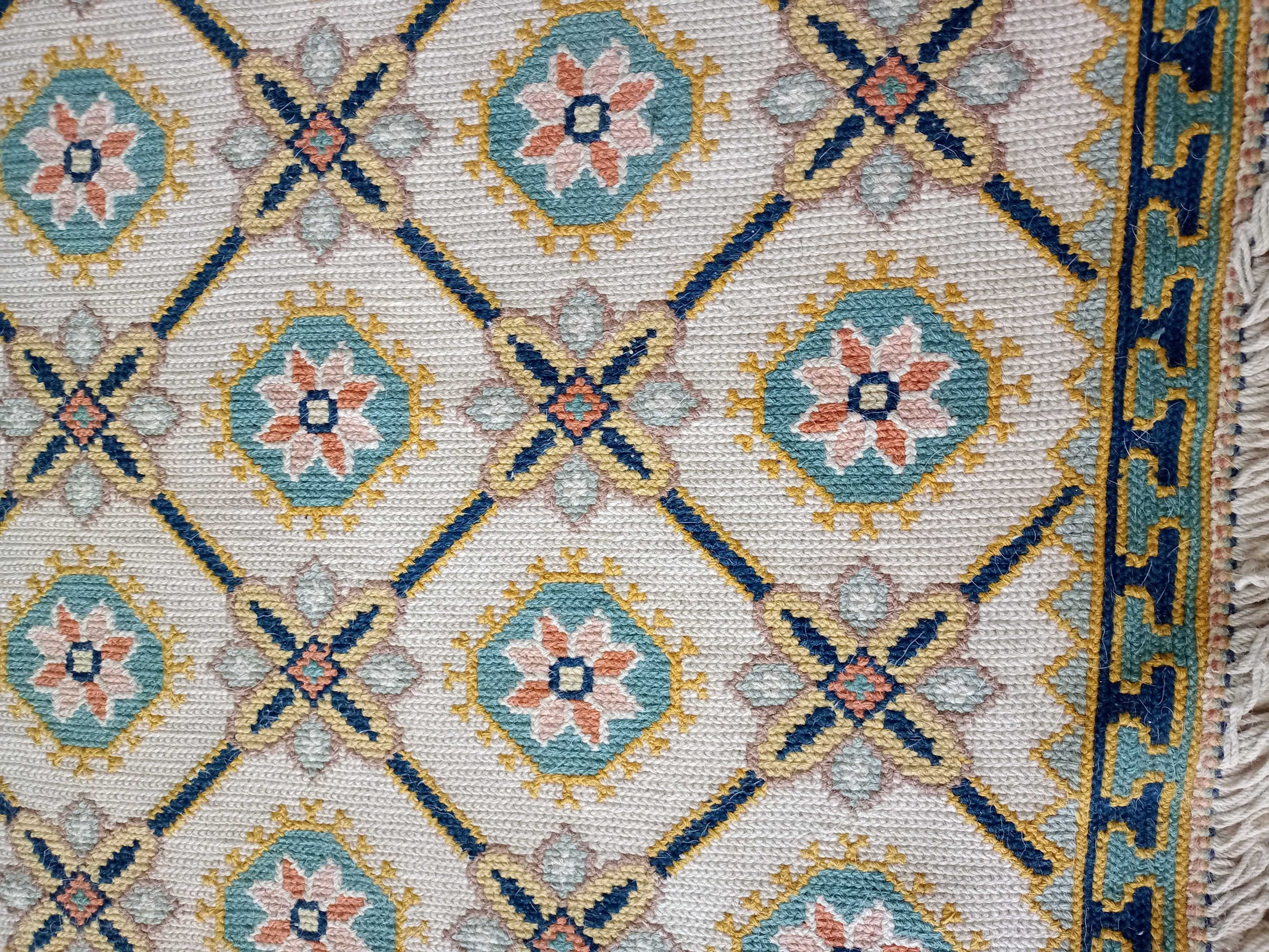 Tapete Arraiolos,160x100 e franja.Excelente.Limpo!Ler descrição total!