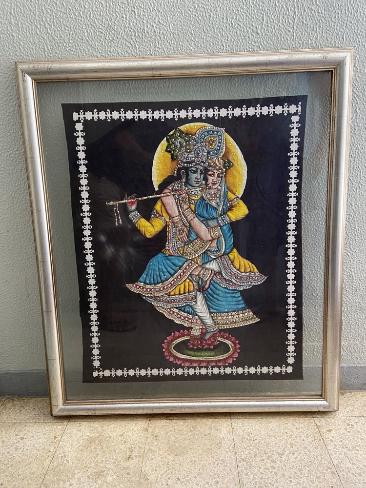 Quadros com motivos indianos pintados em tecido