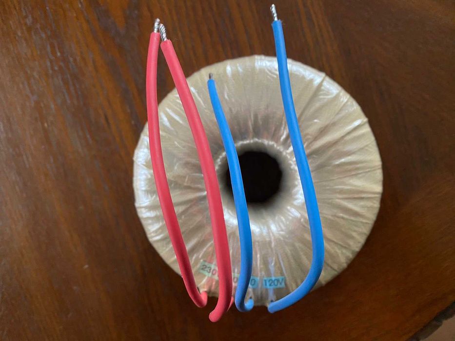 Реверсивный трансформатор 120 на 230 на 120 с пропиткой 3000 вт.