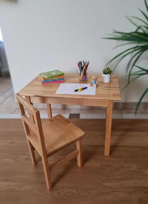 Drewniany stolik ze schowkiem +  krzesełko z  drewna bukowego