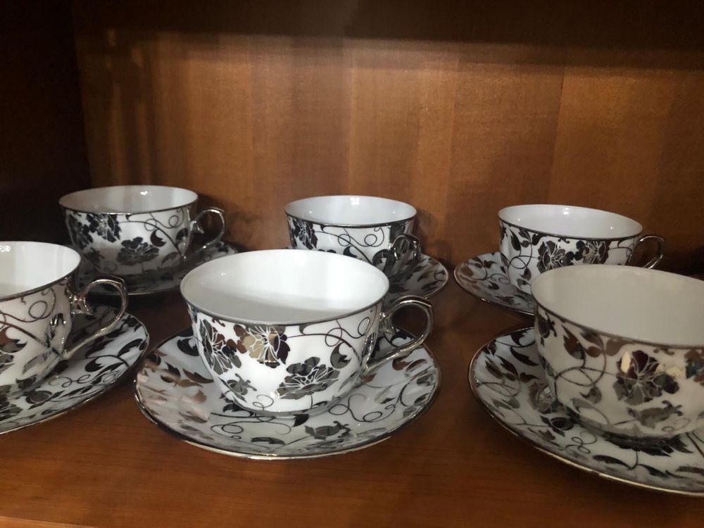 Taças de chá prateadas em porcelana - Baixa de preço